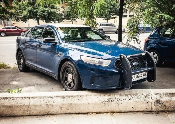 В Україні помітили незвичайний поліцейський автомобіль зі США