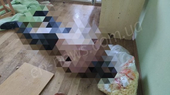 Труп невідомого знайшли в чужій квартирі. Власник зник