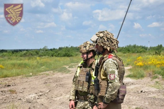 Новітня бронетехніка, стрільби та вибухи: показали навчання українських десантників