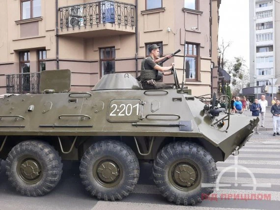 Терорист у Луцьку опублікував вимоги. У центр міста підігнали БТР