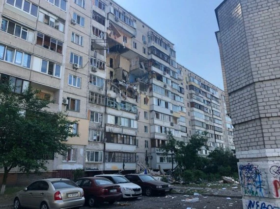 Потужний вибух зруйнував 16 квартир у багатоповерхівці