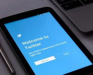 Twitter припиняє використовувати деякі слова у коді
