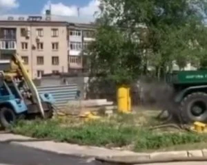 Комунальника під час ремонтних робіт змило окропом