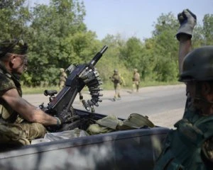 На Донбасі загинув військовий, двоє отримали поранення