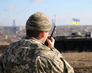 На Донбасі поранили українського воїна