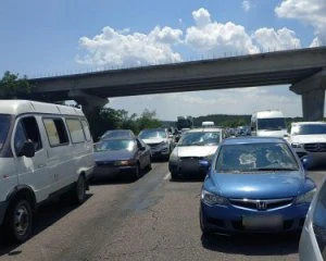 На виїзді з Одеси утворився великий затор