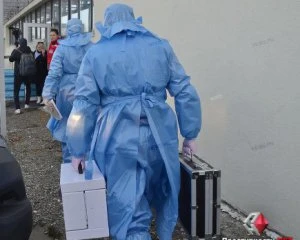 Мати 9-річної пацієнтки з Covid-19 покусала санітарку