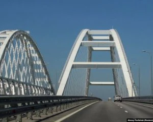 Через Керченський міст запустили вантажні поїзди з Росії: Україна готує відповідь