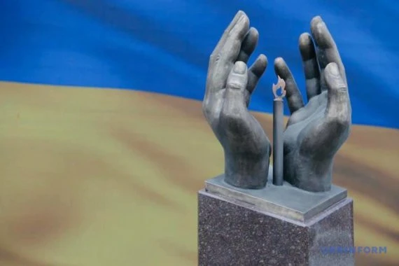 Медикам, які померли від Covid-19, відкрили пам'ятник