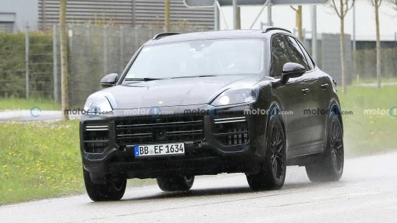 З'явились шпигунські фото оновленого Porsche Cayenne