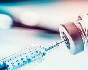 Коли китайська вакцина від коронавірусу з'явиться на ринку
