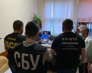 В СБУ розповіли, що шукали в Закарпатській ОДА