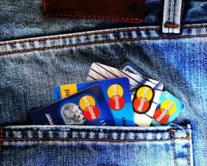 Банківські рахунки за кордоном: куди і навіщо українці виводять свої кошти