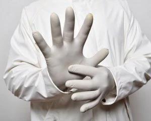Вчені пояснили, чому від коронавірусу стало помирати менше людей