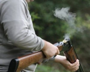 82-річний чоловік одним пострілом убив підприємця: перші подробиці