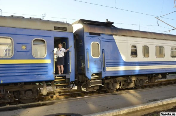 Укрзалізниця почала продавати квитки на полиці для постілі в плацкартах