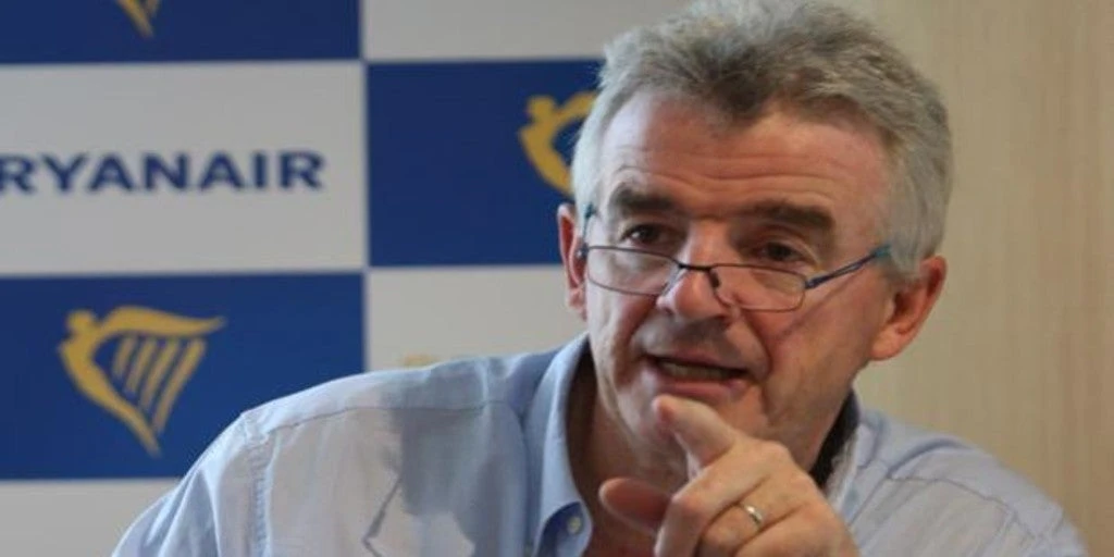 Ryanair reduce hasta el 40% su programación de invierno y amenaza con nuevos despidos 