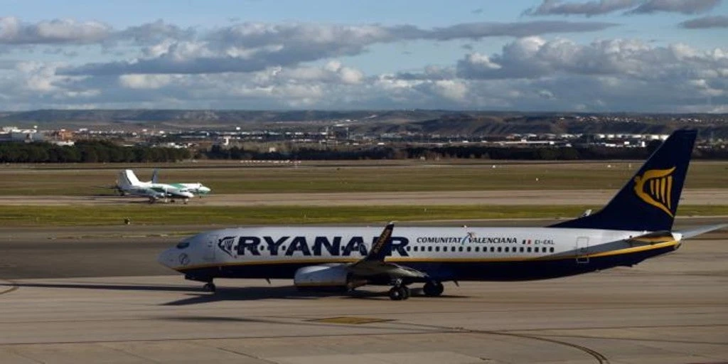 Los usuarios de avión caen un 41,6% en agosto y los del AVE retroceden un 66,5%
