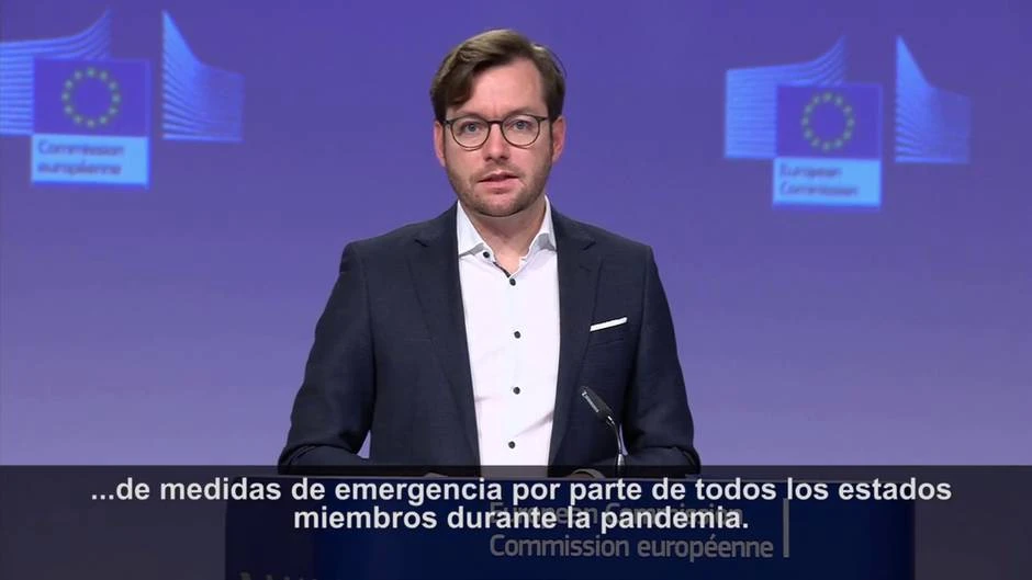 Bruselas estudia el plan del Gobierno de Sánchez contra las 'fake news'