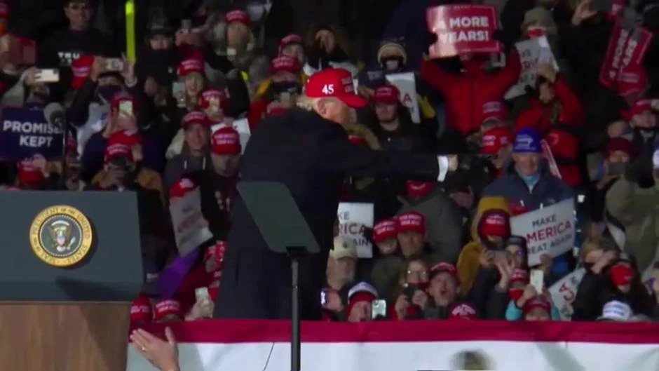 Donald Trump cierra en Virginia su campaña y sigue los resultados desde la Casa Blanca