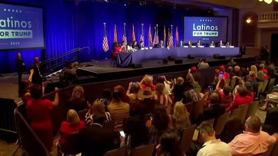 Trump se lanza a la búsqueda del voto latino tras un nuevo incidente de brutalidad policial