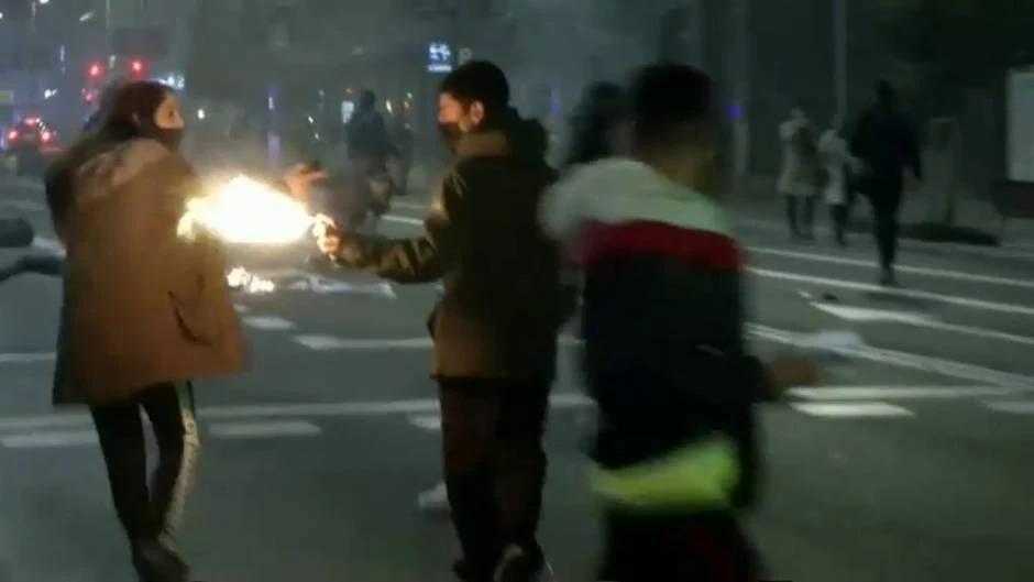 Noche de violentos disturbios en el centro de Madrid: 32 detenidos y 3 policías heridos