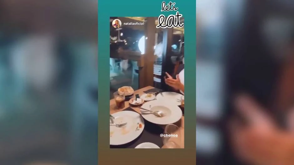 Chenoa disfruta de una agradable cena junto con su amiga Natalia de OT