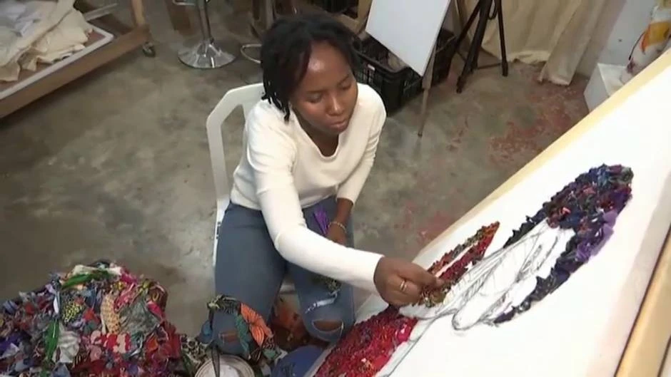 Arte nigeriano creado con trozos de tela desechados