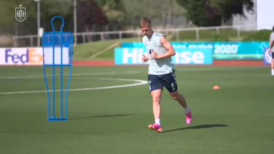La selección española se ejercita antes de recibir la vacuna