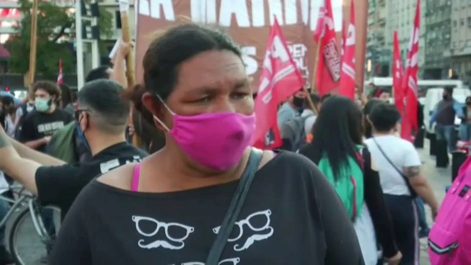 Los argentinos toman las calles ante el desplome de la economía y la falta de trabajo en medio de la pandemia de coronavirus