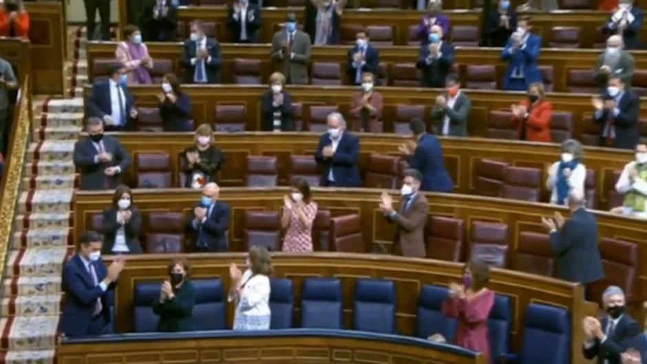 Fracasa la moción de censura de Abascal