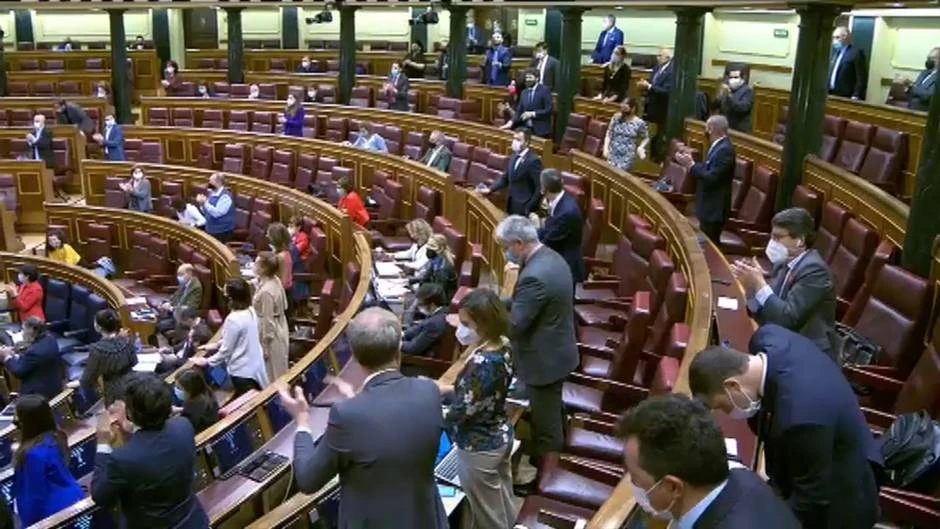 Pique de aplausos y gritos de libertad en el Congreso al finalizar el debate de Educación