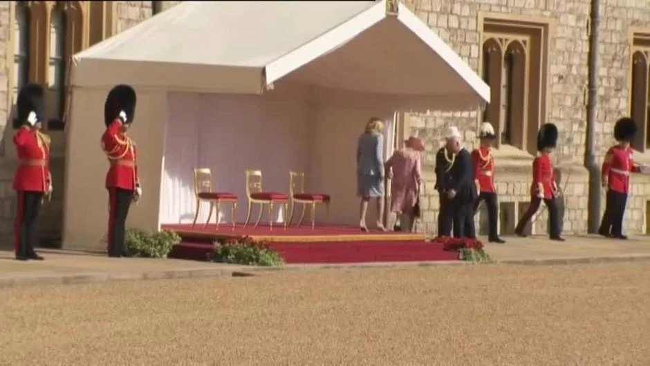 Biden y su mujer se reúnen con la reina Isabel II en Windsor para tomar el té