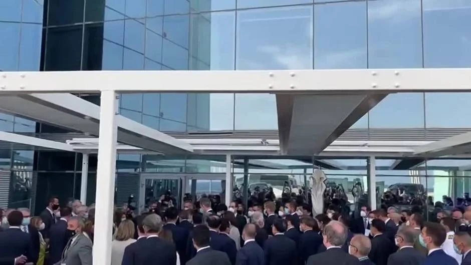 El Rey y Aragonès se saludan en el Círculo de Economía