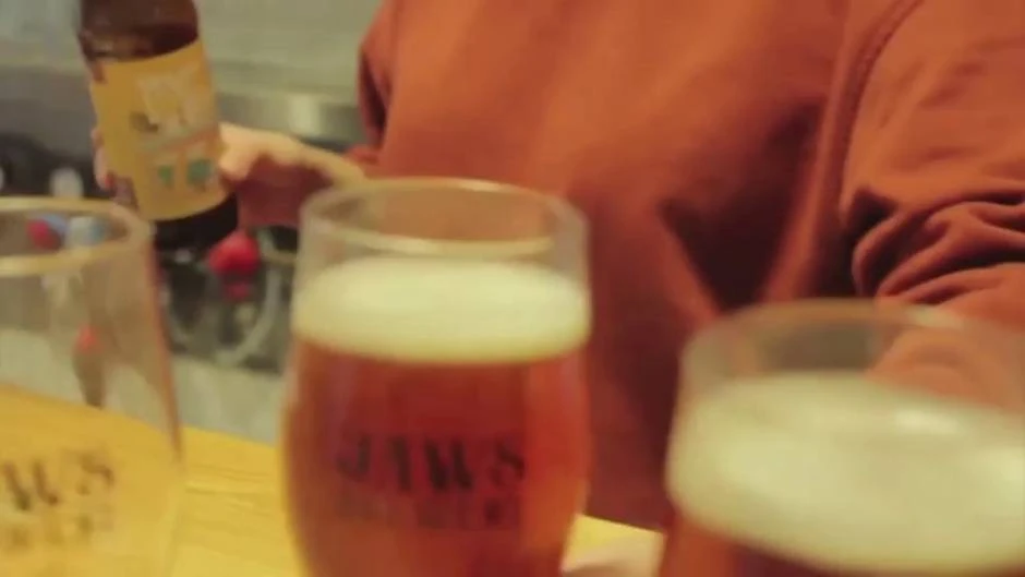Ciclistas rusos recuerdan con cerveza los inicios del Tour