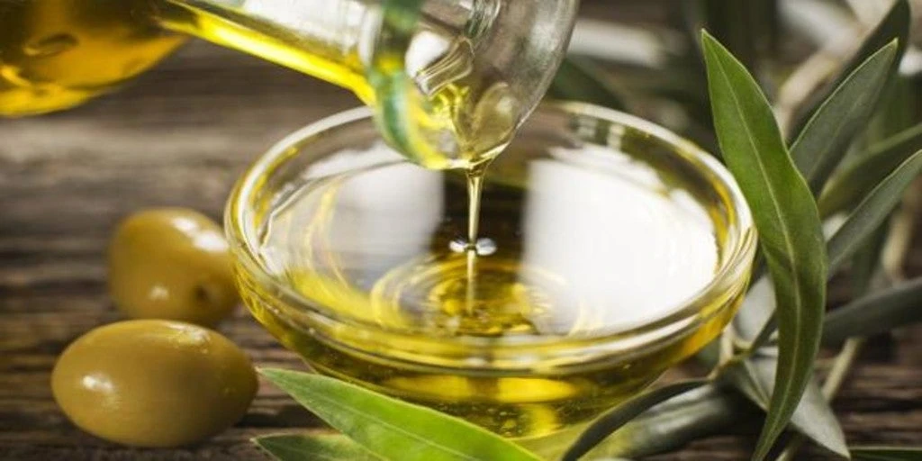 El aceite de oliva virgen enriquecido con sus propios antioxidantes previene la acumulación de colesterol