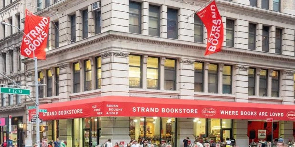 Una librería de Nueva York lanza una campaña en redes sociales para evitar el cierre y se forman grandes colas de apoyo 