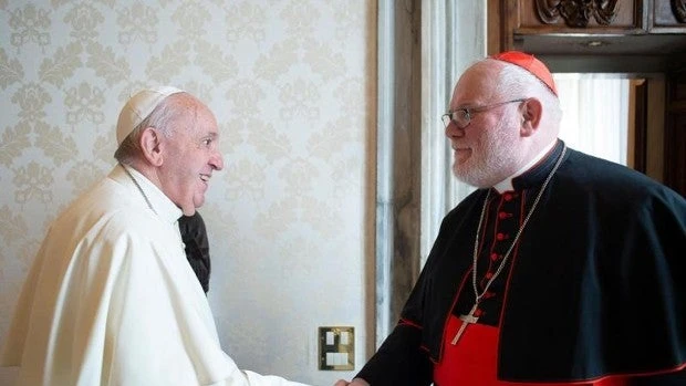 El Papa pide al cardenal Marx continuar como arzobispo para resolver «la catástrofe de los abusos sexuales»