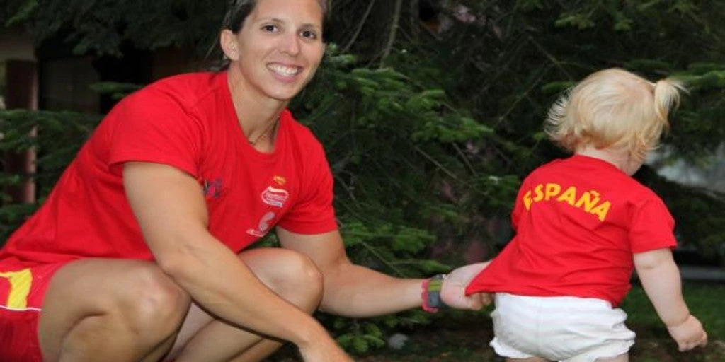 Madres y deportistas: el reto de colgarse una medalla con un hijo