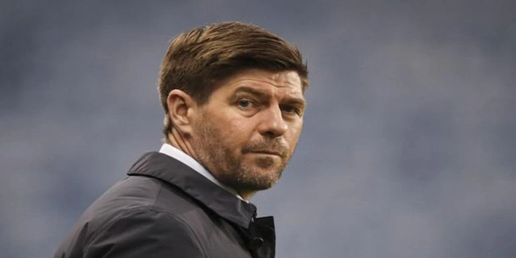 Gerrard rescata al Rangers de una década para olvidar