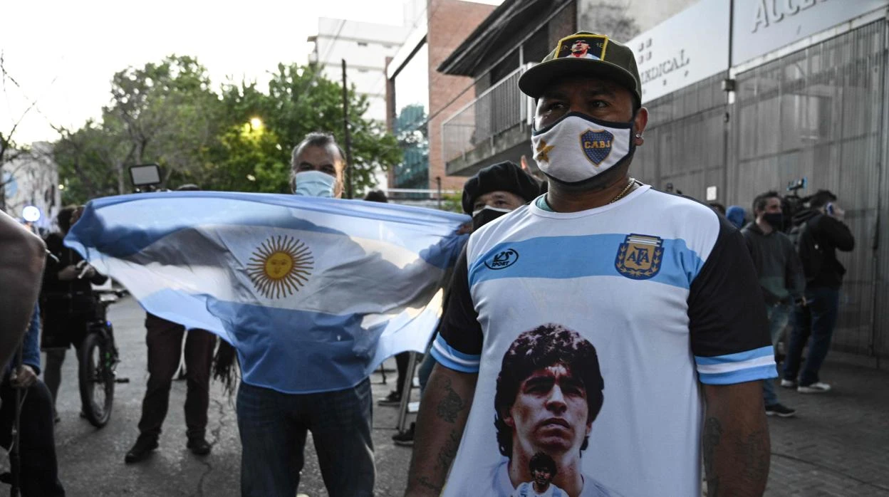 El médico que ha operado a Maradona: «Todo salió muy bien»