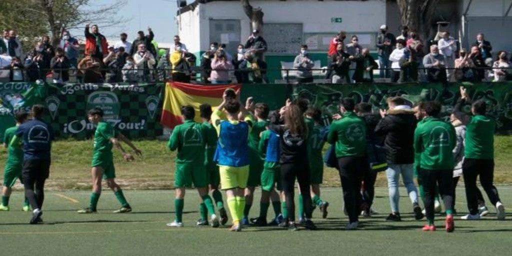 Surrealismo en el fútbol español: dos equipos pierden el mismo partido por alineación indebida