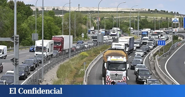 Es verano y comienza el éxodo de madrileños cada viernes: por qué la A-3 siempre se atasca