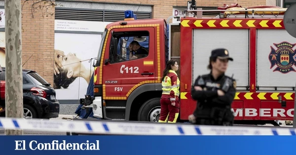 Controlado un incendio en un gimnasio de Albatera (Alicante) tras colapsar parte de una pared del local