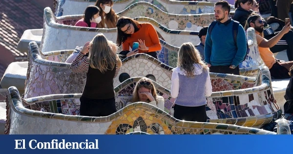 El turismo desborda a los vecinos de Park Güell: “Creen que esto es un parque temático”