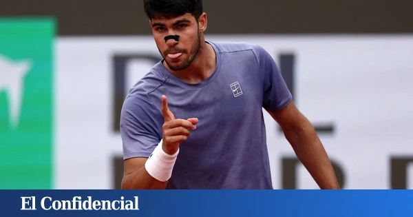 Alcaraz se mete en los cuartos de Roma tras salir vivo de la ruleta rusa ante el duro Khachanov