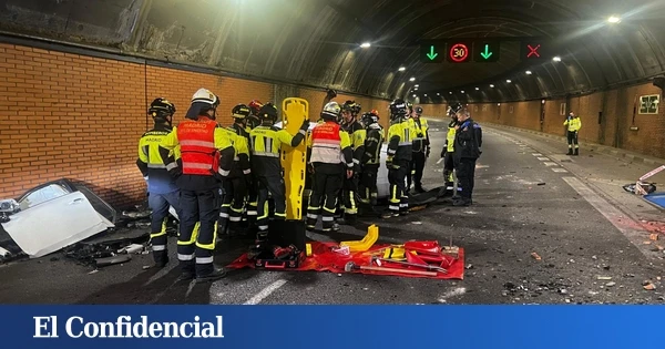 Un muerto y cuatro heridos tras la colisión de dos coches en Moratalaz (Madrid)