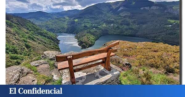 El banco-mirador más bonito de España está en Asturias: rodeado de naturaleza virgen y con vistas al río Navia