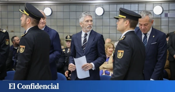 Marlaska incendia la Policía por premiar con “pensiones dopadas” a mandos retirados