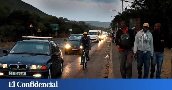 Al menos 10 muertos y 30 heridos mueren al chocar un autobús y un camión en Sudáfrica